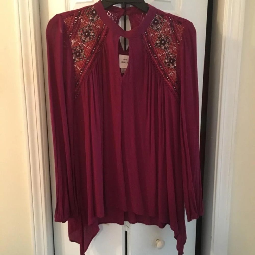 Cute maroon top